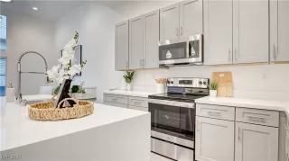 Photo #4: 2677094 Listing