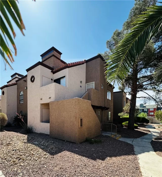 MLS: 2677101 Condo For Sale