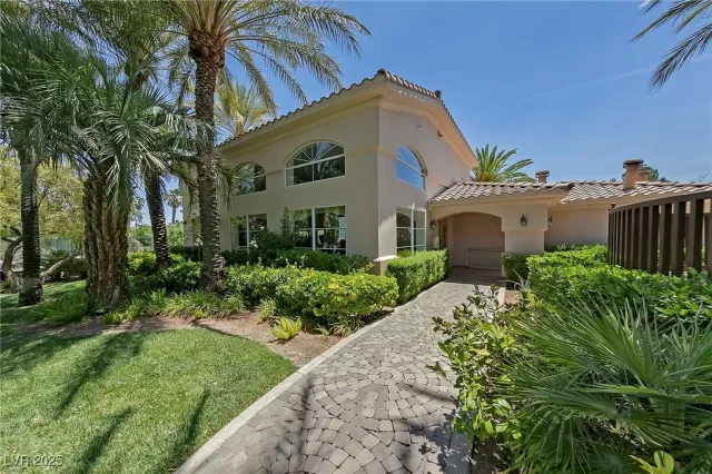 MLS: 2677172 Condo For Sale