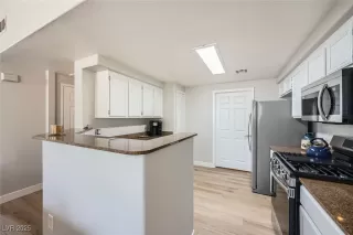 Photo #5: 2677305 Listing