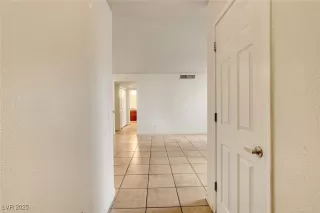 Photo #4: 2677325 Listing