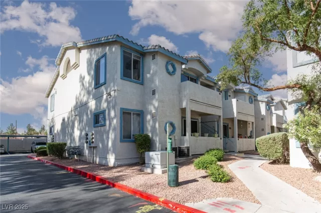 MLS: 2677524 Condo For Sale