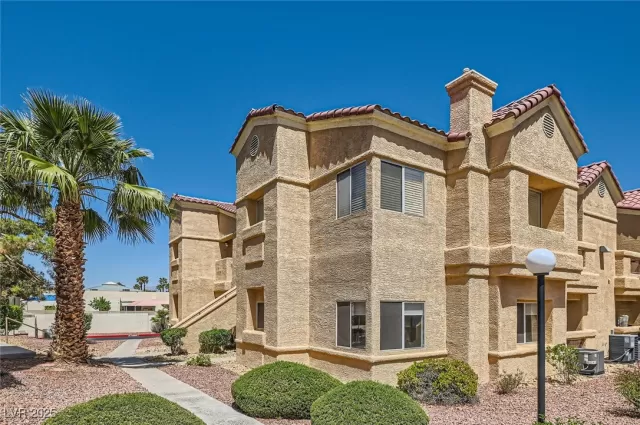 MLS: 2677535 Condo For Sale