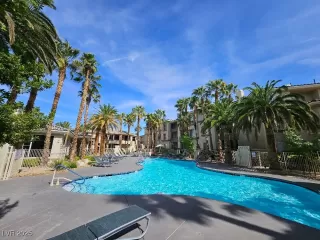 Photo #4: 2677546 Listing