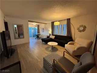 Photo #6: 2677548 Listing