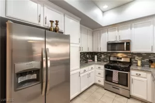 Photo #5: 2677578 Listing