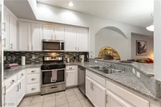 Photo #6: 2677578 Listing