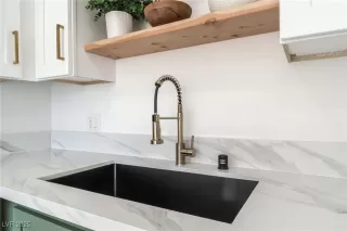 Photo #6: 2677701 Listing