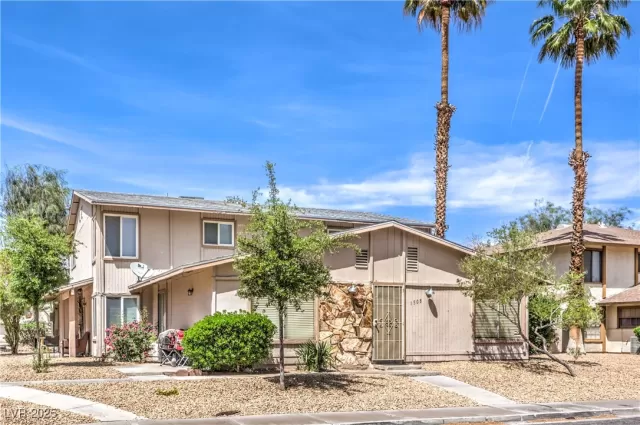 MLS: 2677742 Condo For Sale