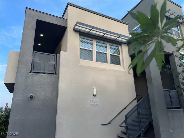 MLS: 2677757 Condo For Sale