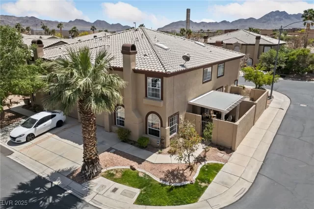 MLS: 2677827 Condo For Sale