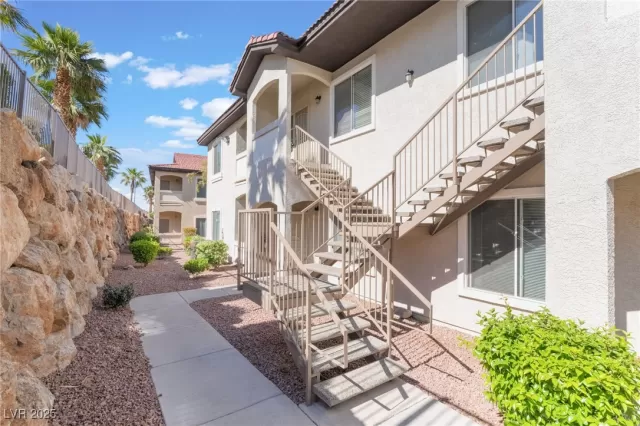 MLS: 2677902 Condo For Sale