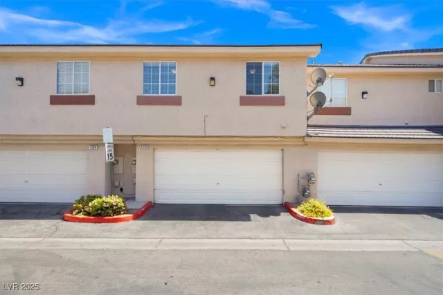MLS: 2677904 Condo For Sale