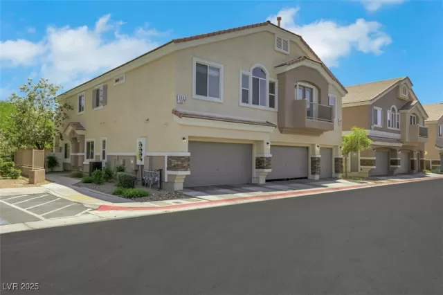 MLS: 2677959 Condo For Sale