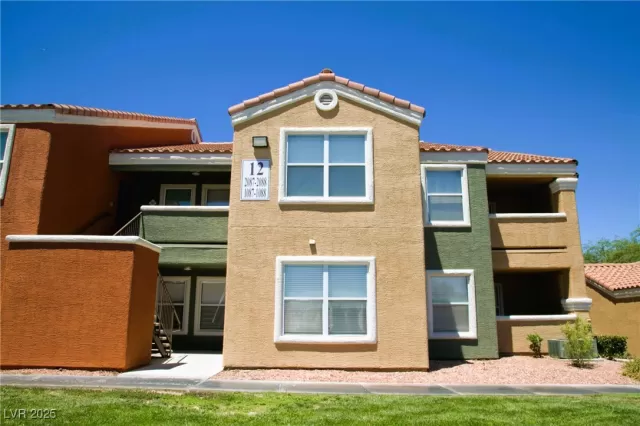 MLS: 2677962 Condo For Sale