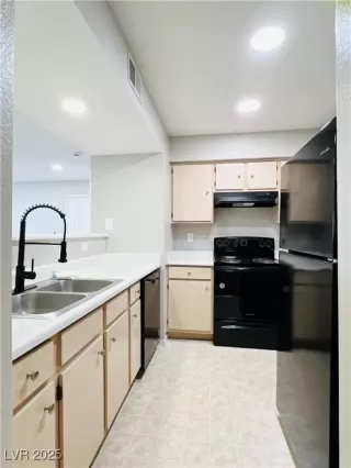 Photo #4: 2677962 Listing