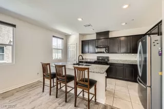 Photo #4: 2677981 Listing