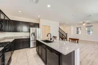 Photo #5: 2677981 Listing