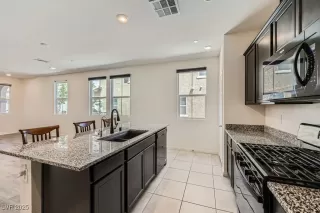 Photo #6: 2677981 Listing