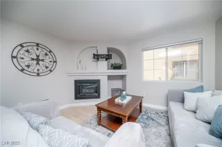 Photo #3: 2678015 Listing