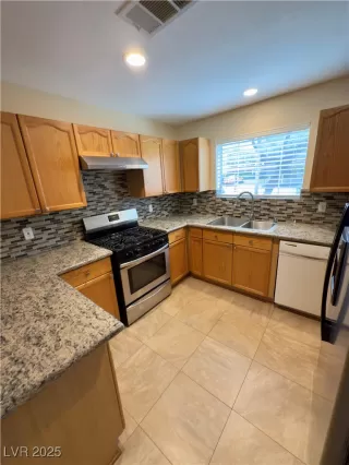 Photo #3: 2678038 Listing 