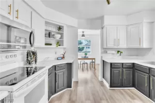 Photo #2: 2678085 Listing