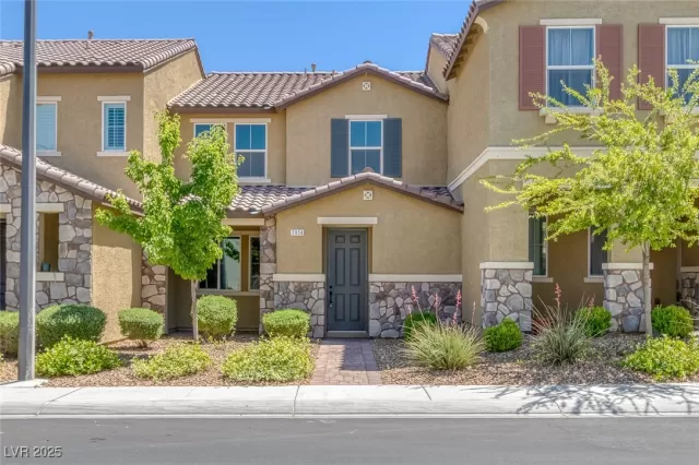 MLS: 2678088 Condo For Sale