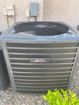 Photo #6: 2678155 Listing