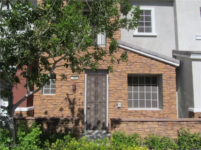 MLS: 2678256 Condo For Sale