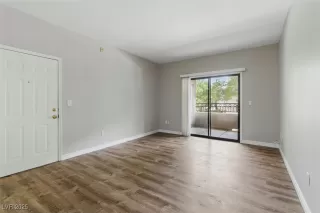 Photo #3: 2678355 Listing