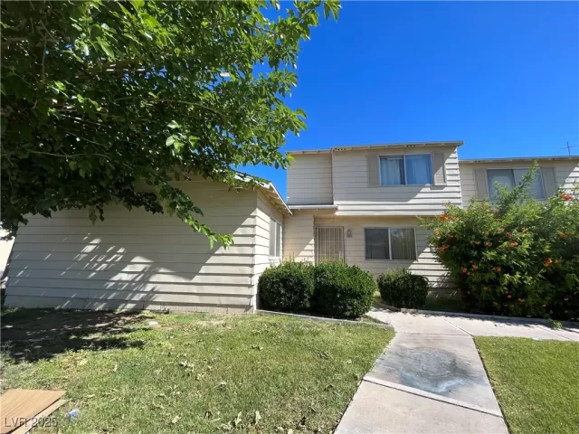 MLS: 2678412 Condo For Sale