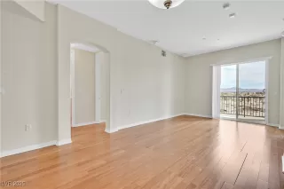 Photo #4: 2678439 Listing