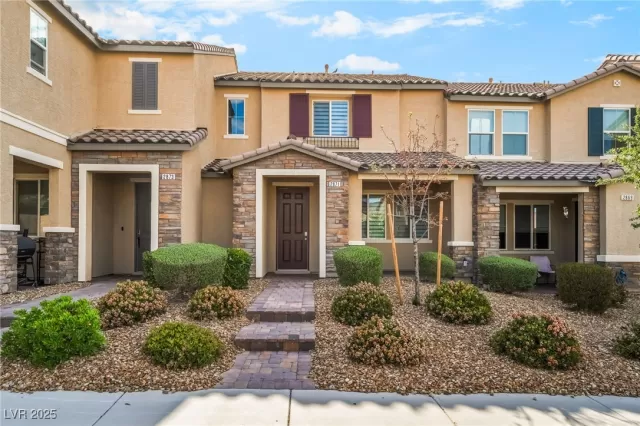 MLS: 2678532 Condo For Sale