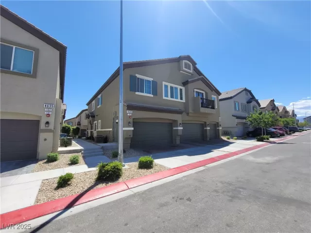 MLS: 2678570 Condo For Sale