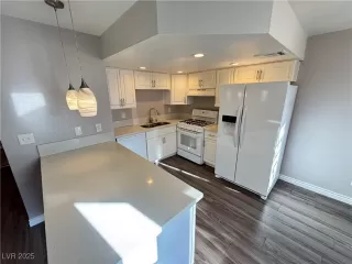 Photo #5: 2678582 Listing 