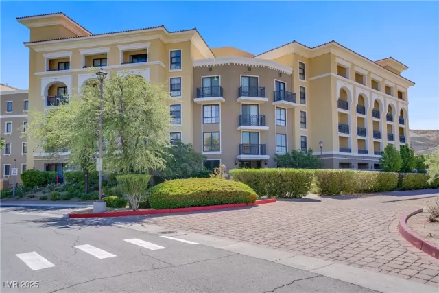 MLS: 2678670 Condo For Sale