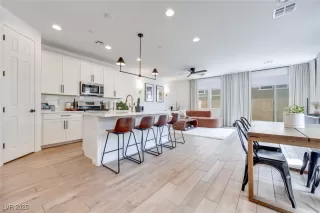 Photo #3: 2678771 Listing