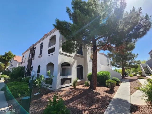 MLS: 2678785 Condo For Sale