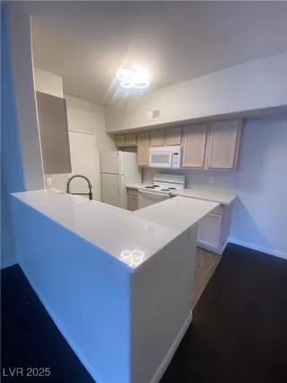 Photo #5: 2678911 Listing 