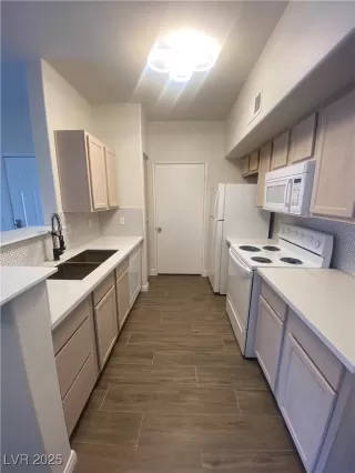 Photo #6: 2678911 Listing 