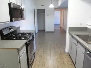 Photo #4: 2679002 Listing 