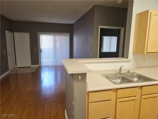 Photo #4: 2679011 Listing