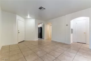 Photo #3: 2679186 Listing