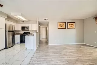 Photo #5: 2679218 Listing