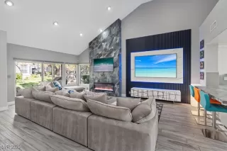 Photo #2: 2679301 Listing