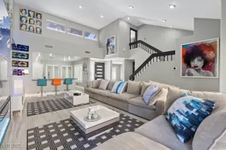 Photo #4: 2679301 Listing