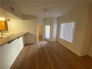 Photo #2: 2679336 Listing 