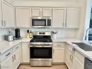 Photo #2: 2679581 Listing 
