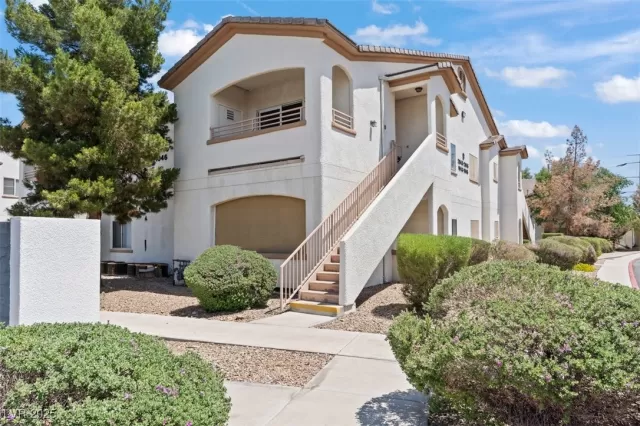 MLS: 2679638 Condo For Sale