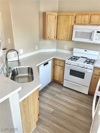 Photo #5: 2679684 Listing